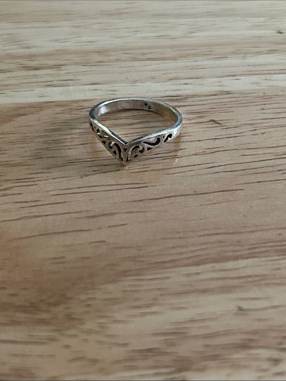 Delicate Silver V-Shape Filigree Ring - Silver